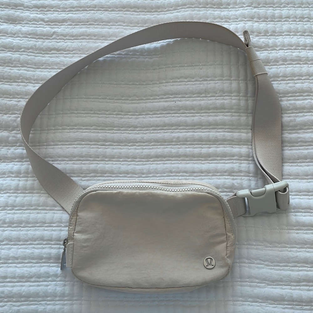 Lululemon Belt Bag 1L White Opal